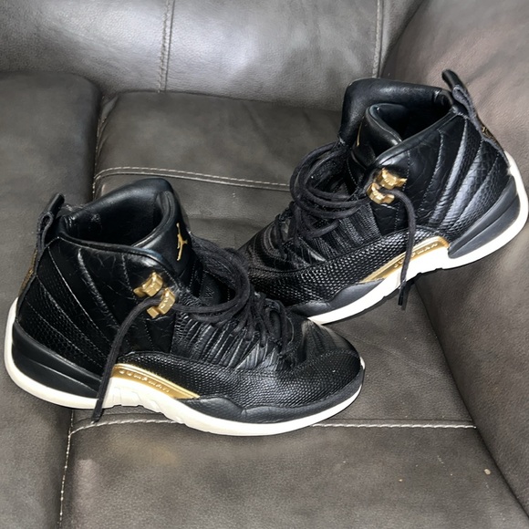 Woman Jordan 12 XII Retro
Reptile Black Gold - Picture 4 of 9